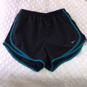 Black and turquoise Nike tempo running